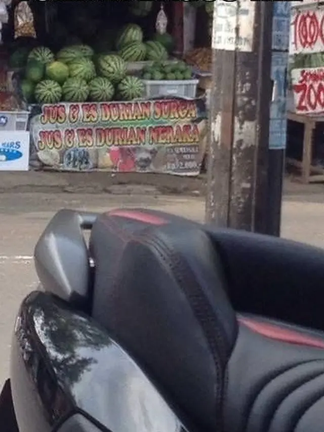 7 Potret Promosi Absurd Orang Jualan Buah Ini Bikin Heran