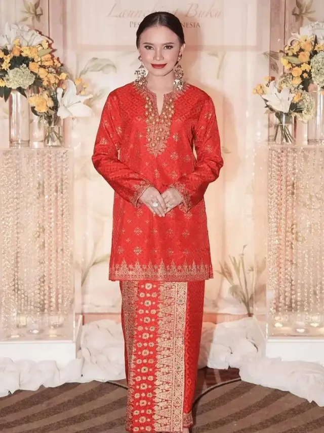 Foto-Foto Kebaya Rossa, Anggun Bawakan Budaya Indonesia di Hari Kebaya Nasional