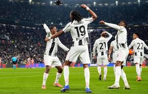 Para pemain Juventus merayakan gol pada laga Serie A/Liga Italia antara Juventus vs Cremonese di Turin, Italia, 12 Januari 2026. (Fabio Ferrari/LaPresse via AP)