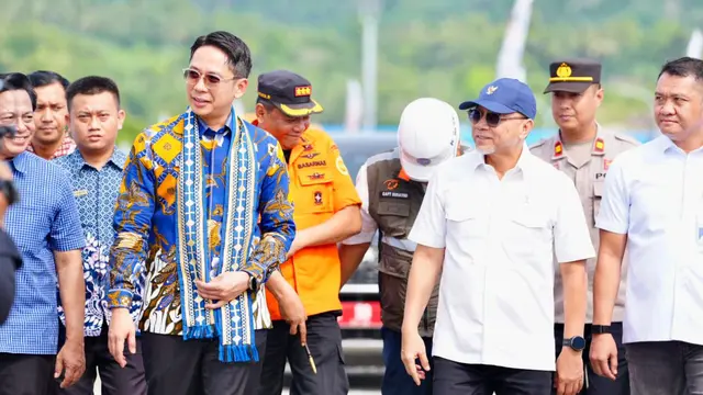HUT Lamsel ke-69 Dibuka Spektakuler: Penyeberangan Jetski 30 KM hingga Rekor MURI Tari Tuping