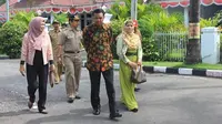 Bupati Bantaeng Jalan Kaki ke TPS untuk Nyoblos 