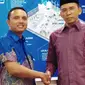 Direktur Digital Service XL ,Ongki Kurniawan, bersama Gubernur NTB, M Zainul Madji saat implementasi kerja sama XmartCities Lombok di Mataram, Kamis (11/2/2016).