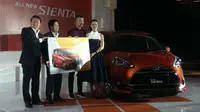 Toyota mengelar acara khusus untuk penyerahan kunci Sienta ke konsumen (Gesit/Otomotif)