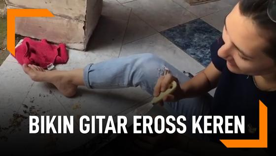 VIDEO: Istrinya Sendiri Yang Bikin Gitar Eross Sheila On 7 Jadi Keren
