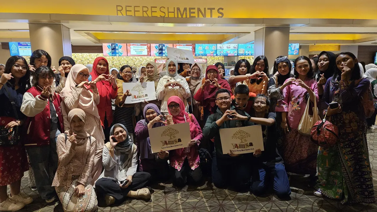 Dewan Pembina YAMSA, Nur Asia Uno, Bersama atusan anak-anak antusias mengikuti nonton bareng film animasi Jumbo bersama Yayasan Abang Mpok Sahabat Anak (YAMSA) (Istimewa)