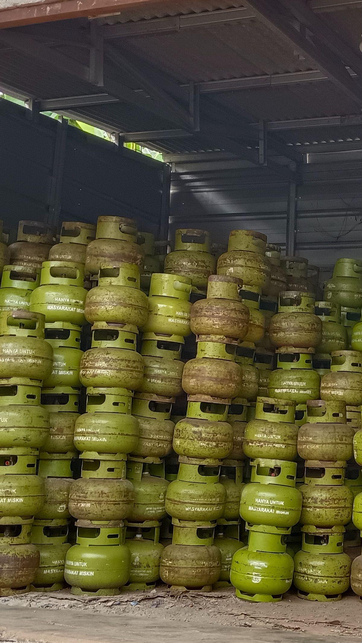 Warga Ogah Serahkan KTP Saat Beli Gas LPG 3 Kg