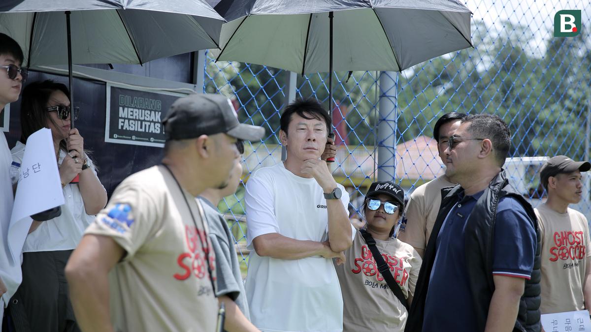 Foto: Aksi Mantan Pelatih Timnas Indonesia, Shin Tae-yong saat Beradu Akting di Film Ghost Soccer