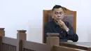 Mantan anggota DPRD DKI Jakarta, Mohamad Sanusi saat menjalani sidang lanjutan Peninjauan Kembali (PK) di PN Jakarta Pusat, Rabu (25/7/2018). M Sanusi merupakan terpidana suap pembahasan Raperda tentang Reklamasi. (Liputan6.com/Helmi Fithriansyah)