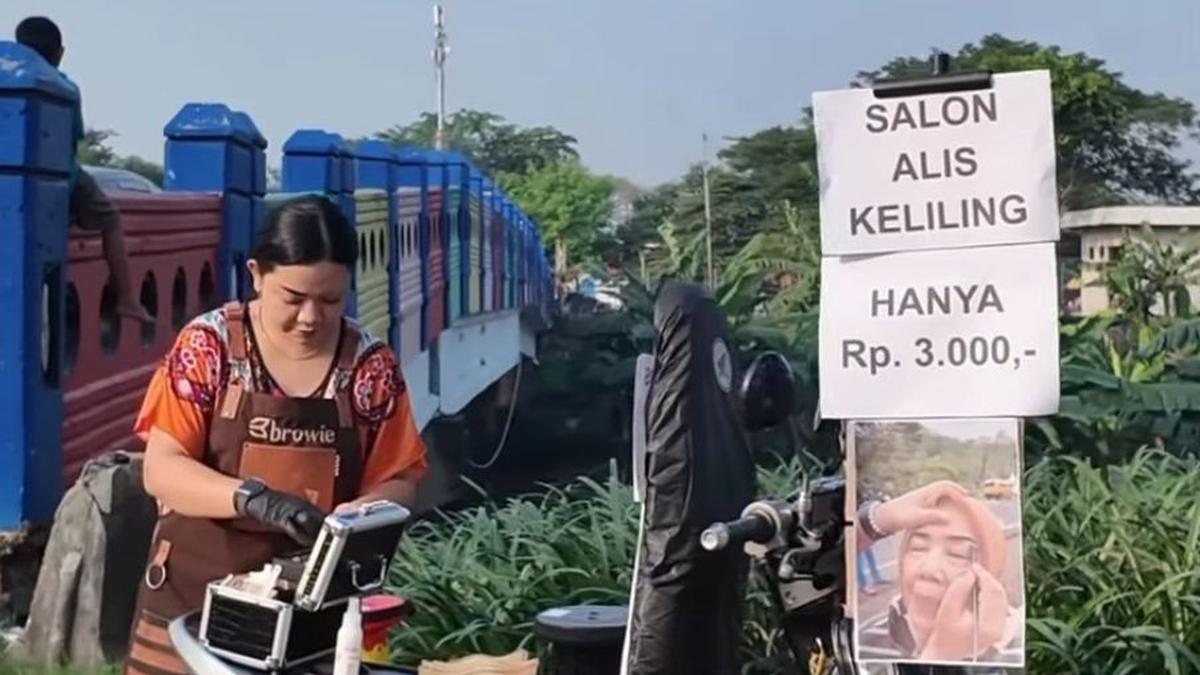 Salon Alis Keliling di Blok M Viral, Cuma Rp3 Ribu untuk Bikin Perempuan Cantik dan Senang