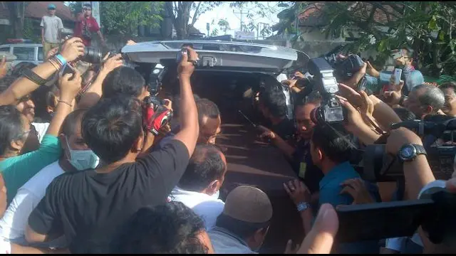News Flash: Ratusan Orang Lepas Jenazah Angeline ke Banyuwangi