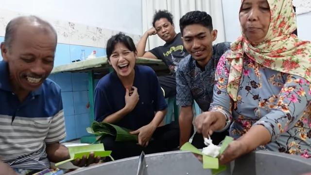 7 Potret Kebersamaan Indah Permatasari Bersama Mertua yang Penuh Keakraban