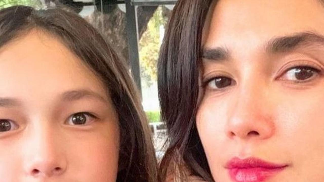 Jika ada foto yang membandingkan dengan Elea seperti ini, mereka berdua terlihat seperti kakak beradik, bukan seperti ibu dan anak. Keduanya sama-sama memancarkan kecantikan!<br>