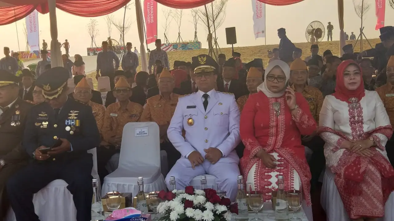 Pemerintah Provinsi DKI Jakarta menggelar upacara HUT ke-73 RI di Pulau Maju Reklamasi, Jakarta Utara untuk pertama kalinya.