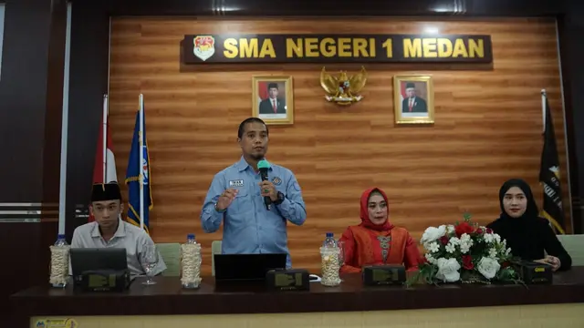 Nadya Putri Salsabila dalam gelar wicara “Internalisasi Nilai Pancasila di Ruang Digital” di SMA Negeri 1 Medan, 7 Oktober 2022. (Dok. Kementerian Kominfo RI)