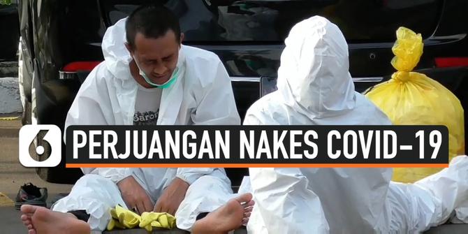VIDEO: Keletihan, Nakes Ini Terduduk Lemas di Area Parkir RSUD Bekasi