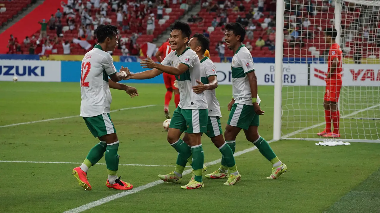 Timnas Indonesia ketika melawan Timnas Singapura di Piala AFF 2020.