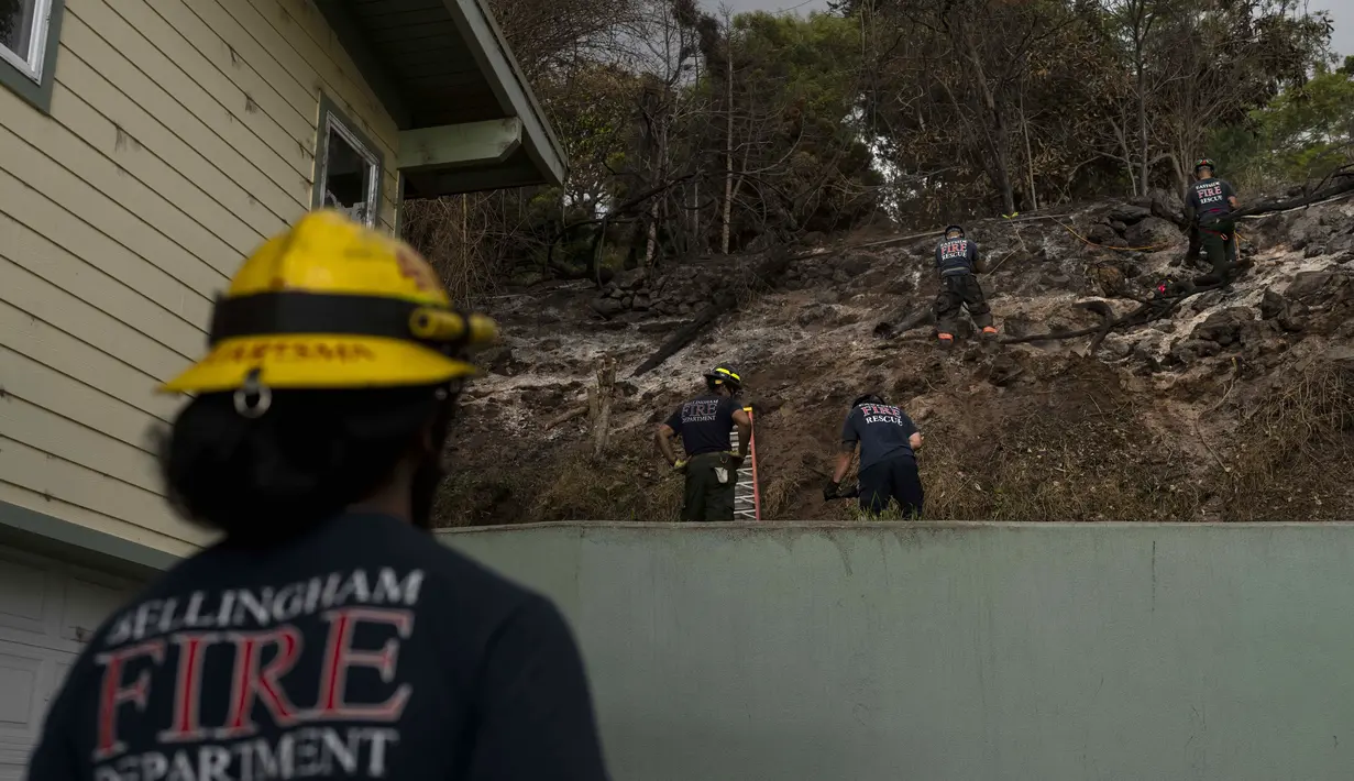 Pejabat federal mengirim kamar mayat bergerak dengan koroner, ahli patologi dan teknisi ke Hawaii untuk membantu mengidentifikasi korban tewas. (AP Photo/Jae C. Hong)