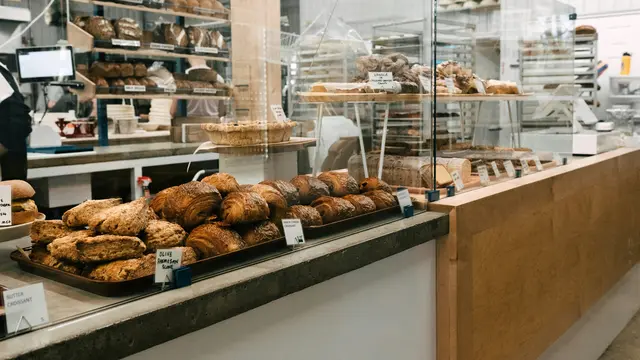 Ilustrasi Toko Roti dan Kue/Photo by Elisha Terada on Unsplash