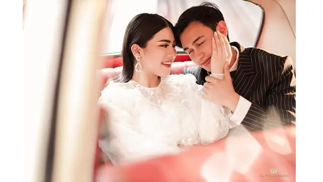 5 Pemotretan Caesar Hito dan Felicya Rayakan Hari Valentine, Mesra di Mobil