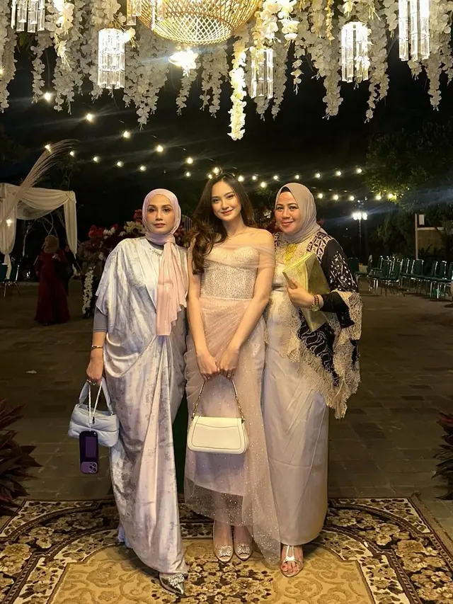 6 Potret Kedekatan Salshabilla Adriani dengan Sang Ibunda, Selalu Beri Dukungan
