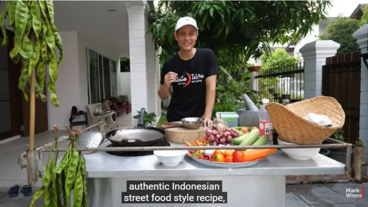 Food Vlogger Amerika Bagikan Resep Nasi Goreng Petai