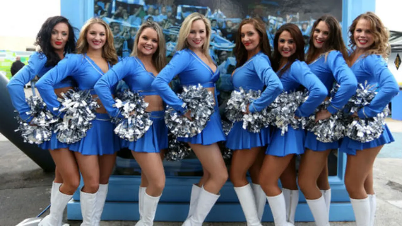 Pemandu sorak bertubuh seksi akan meramaikan pesta juara Leicester City