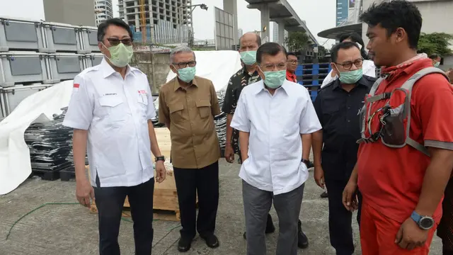 Ketua PMI Jusuf Kalla meninjau pembangunan gudang logistik tambahan di Jakarta Selatan