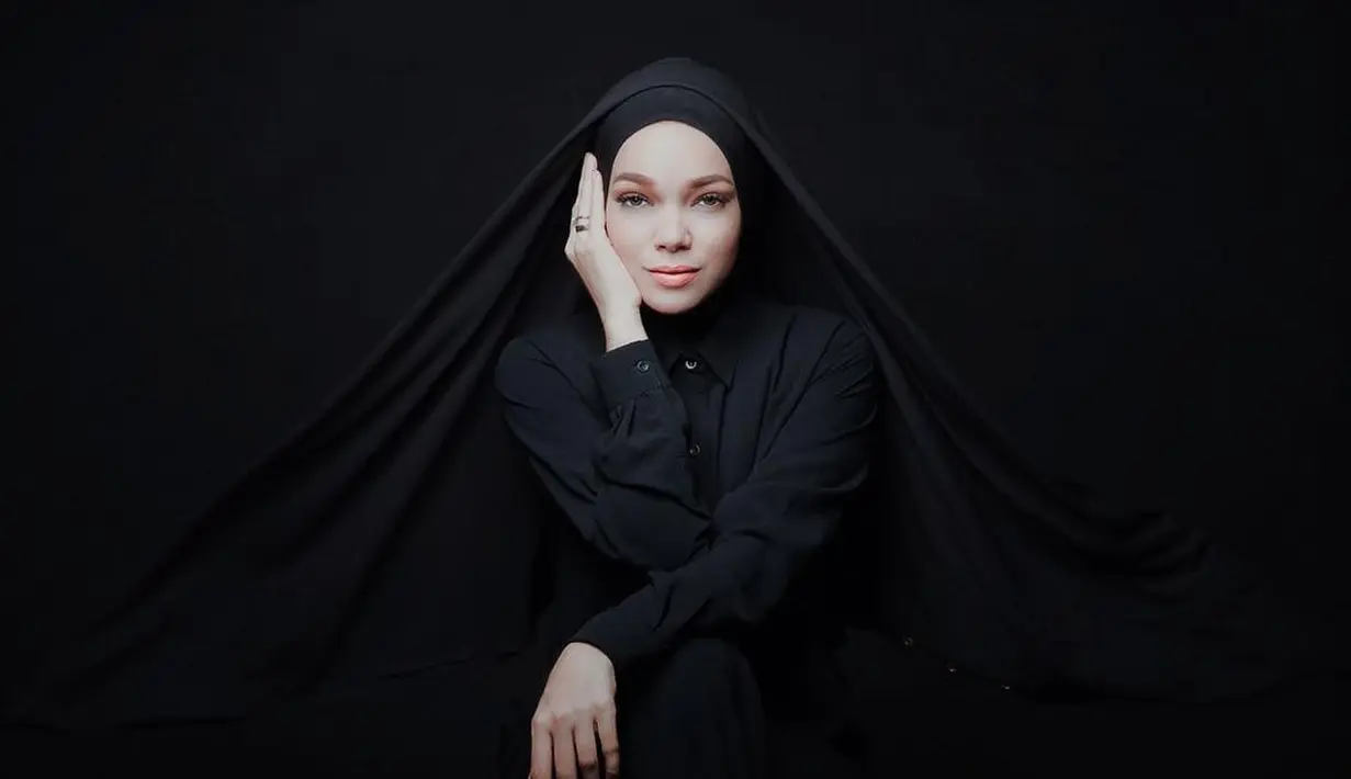 "Khususnya film-film yang ada aksen muslimnya mulai juga bertumbuh, banyak juga orang menganggap bahwa ini ada satu tempat, kalau nggak di isi nggak seru nih kayaknya," tambah Dewi Sandra. (instagram/dewisandra)