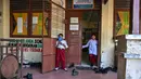 Suhu panas terjadi akibat pemanasan permukaan sebagai dampak dari berkurangnya pembentukan awan dan curah hujan. (CHAIDEER MAHYUDDIN/AFP)
