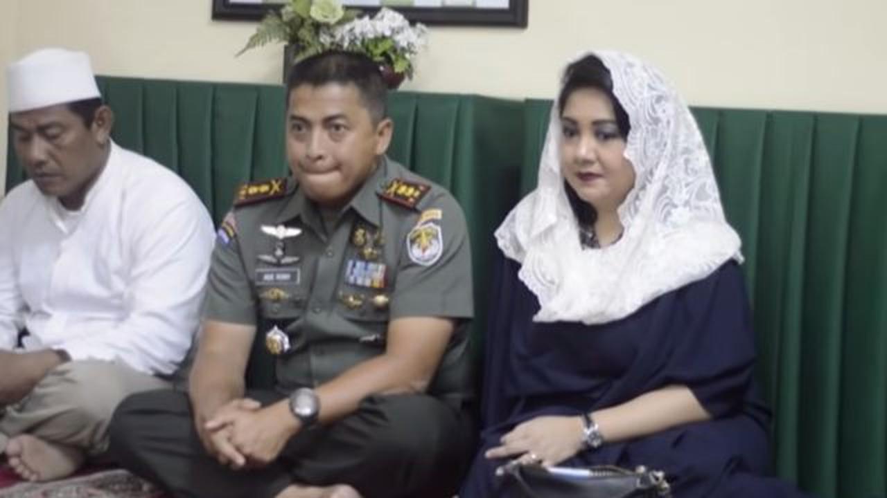 Kolonel Ade merupakan lulusan Akademi Militer angkatan 1998. Pria kelahiran Singkawang, Kalimantan Barat, 19 Agustus 1977 ini cukup apik di dunia militer.
