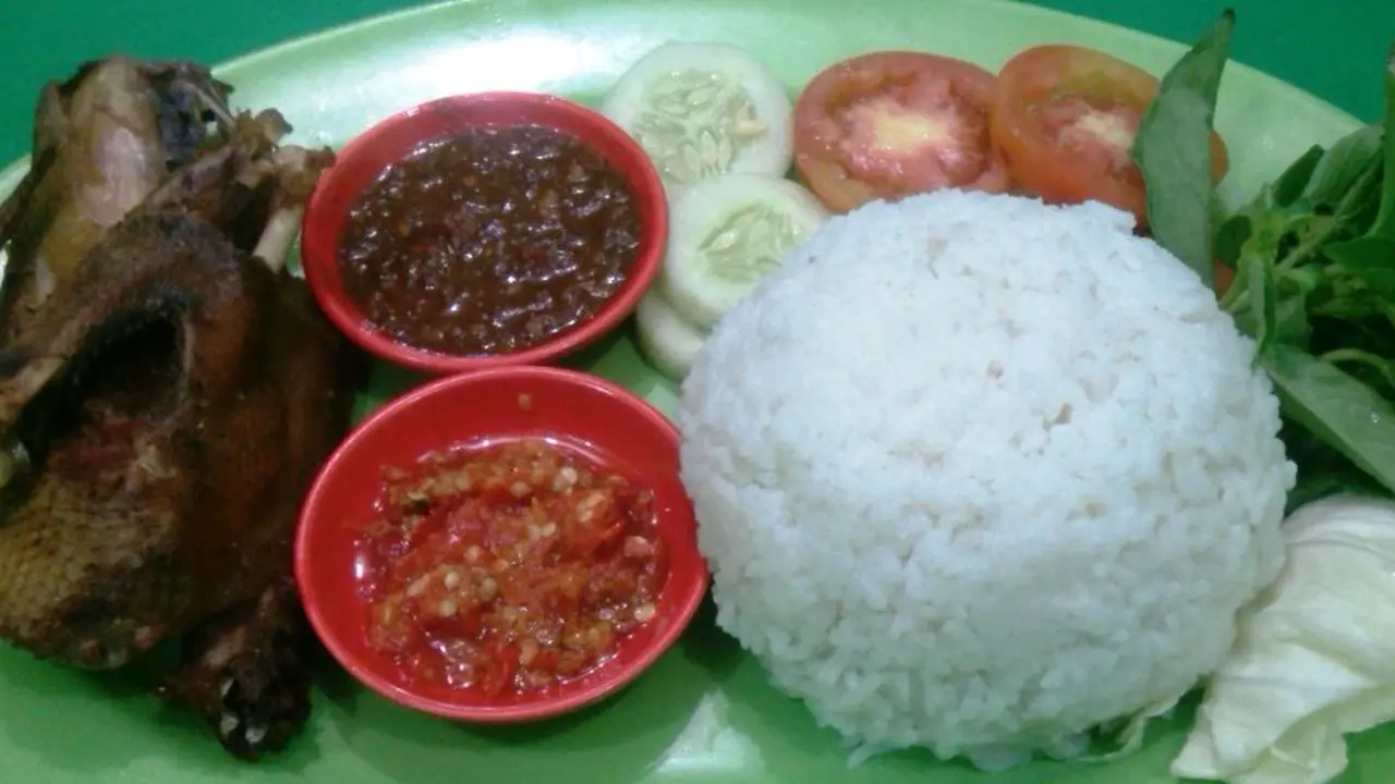 Gurihnya Bebek Goreng Bola Dunia