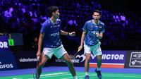 Ganda putra Indonesia Fajar Alfian/Muhammad Shohibul Fikri lolos ke final Denmark Open 2025 usai menggebuk pasangan China Liang Wei Keng/Wang Chang pada laga semifinal di Jyske Bank Arena, Sabtu (18/10).&nbsp;(foto: PBSI)