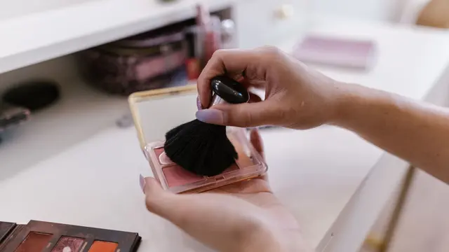 Pilih warna blush yang tepat