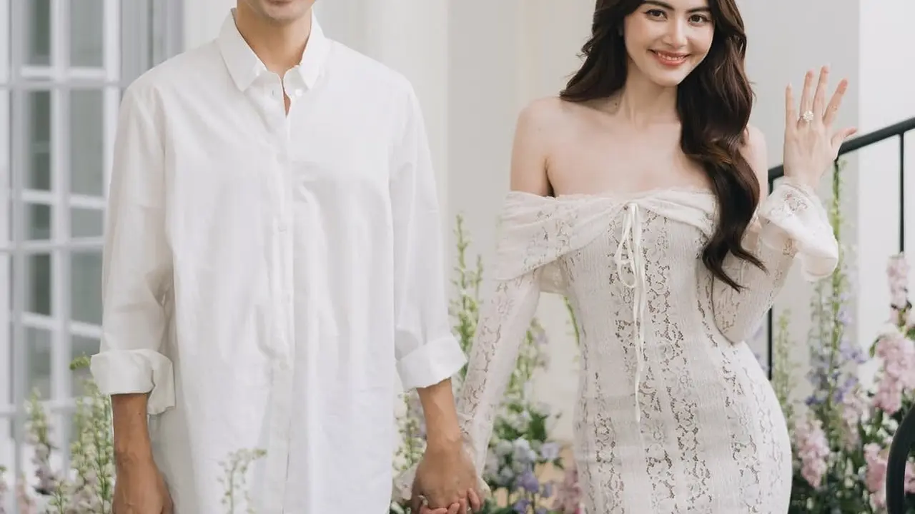 Davika Hoorne saat Dilamar Secara Resmi oleh Ter Chantavit