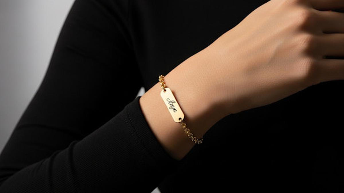 10 Gelang Rantai Emas Kuning Custom Nama Tren 2025, Elegan, Personal, dan Timeless
