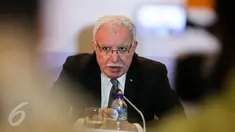 Menteri Luar Negeri Palestina, Riad Al Maliki pada  konferensi pers International Conference On the Questions of Jerussalem di Jakarta, Senin (14/12). Maliki memberi penjelasan terkait kondisi Yerusalem saat ini. (Liputan6.com/Faizal Fanani)