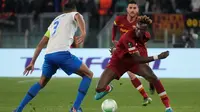 AS Roma ditahan Vitesse 1-1 pada laga leg kedua 16 besar Europa Conference League musim ini di Stadio Olimpico, Jumat (18/3/2022) dini hari WIB. Meski gagal menang, Roma tetap lolos ke perempat final dengan agregat 2-1. (AP Photo/Gregorio Borgia)