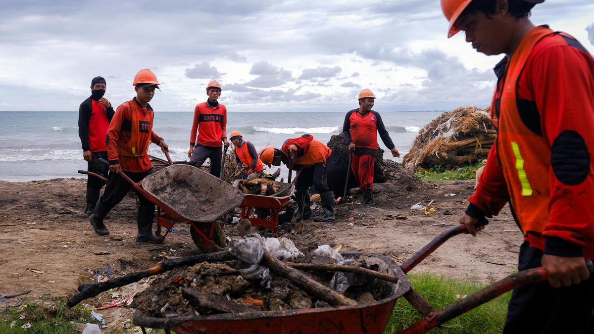 Masalah Sampah Jadi Prioritas Utama KLH 2025, dari Sampah Kiriman di Bali hingga Setop Open Dumping