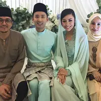 Belum ada kabar pasti terkait kebenaran kabar Laudya Cynthia Bella akan menikah dengan Engku Emran bulan ini. Belum lama ini, Bella dan calon suaminya juga terlihat foto bersama saat menghadiri sebuah acara temannya. (Instagram/laudyacynthiabella)