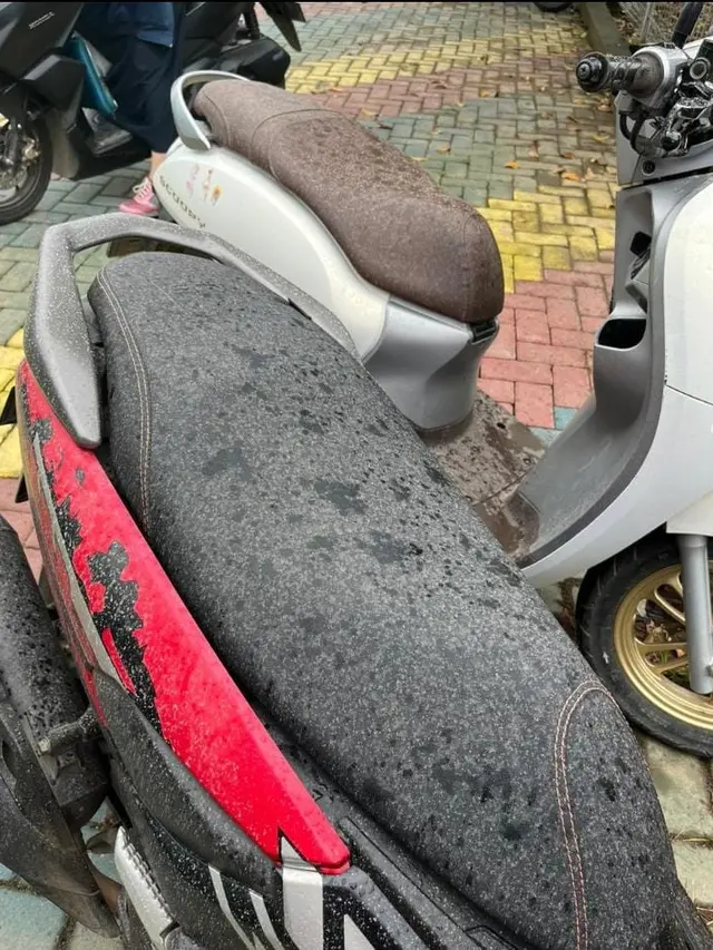 Partikel Abu Vulkanik Gunung Ruang