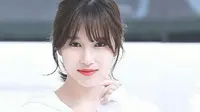 Alami gangguan kecemasan, cantiknya Mina TWICE saat berada di atas panggung dan ikut pembuatan MV terbaru TWICE mendatang. (Sumber: Instagram/@myouimina_love)