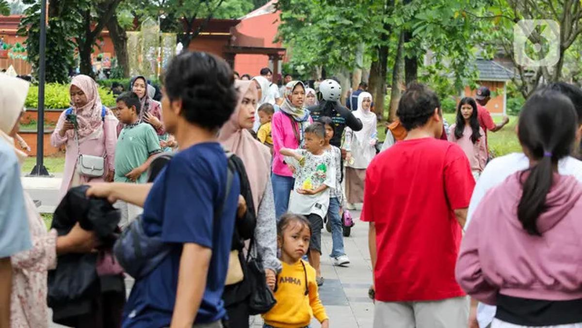Libur Panjang Perayaan Waisak 2025, TMII Jakarta Diserbu Puluhan Ribu Pengunjung