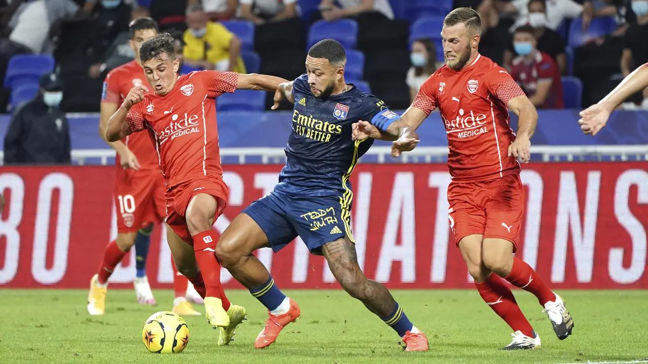 Memphis Depay Tak Berkutik, Lyon Ditahan Imbang Nimes