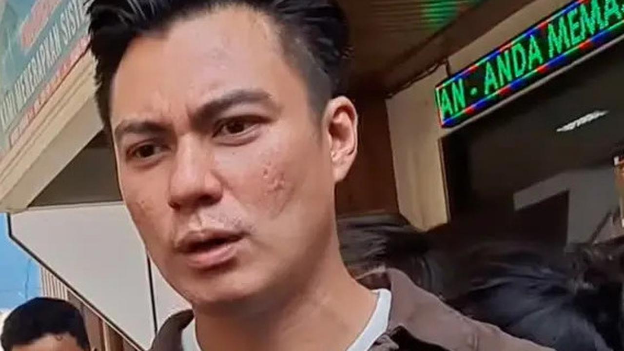 Rumah Baim Wong Terendam Banjir Saat Sahur Ramadan, Tetap Tenang Makan Nasi Goreng Sendirian