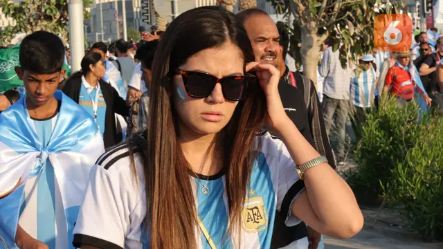 Foto: Wajah Kecewa Suporter Argentina Usai Timnya Dikalahkan Arab Saudi