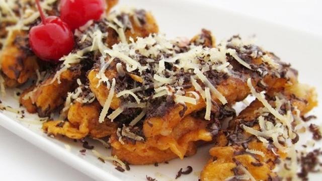 Pisang Goreng Kremes Saus Cokelat Keju