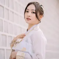 Natasha Wilona menggunakan hanbok (Instagram/natashawilona12)