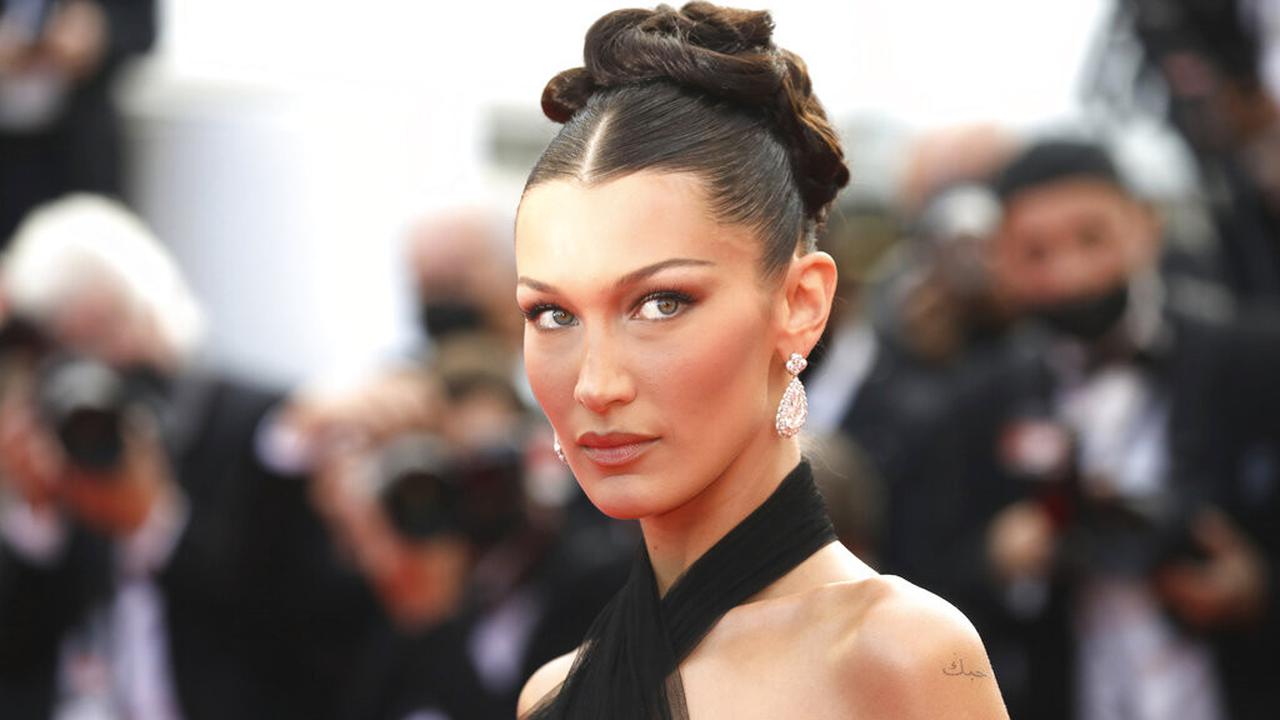 Bella Hadid di Festival Film Cannes 2021. (Vianney Le Caer/Invision/AP)