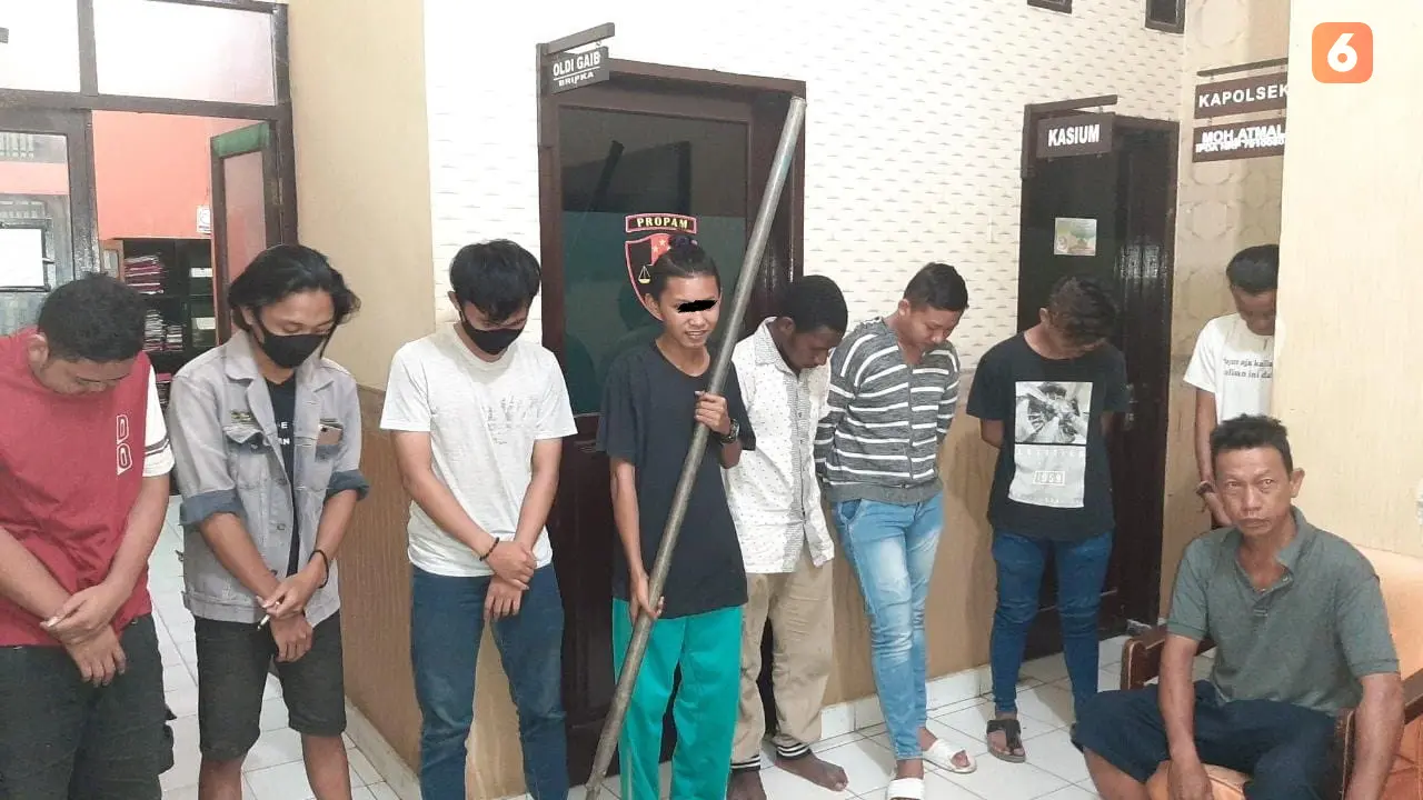 Sejumlah pemuda Kota Gorontalo diamankan Polisi saat merusak Speed Bump (Arfandi Ibrahim/Liputan6.com)