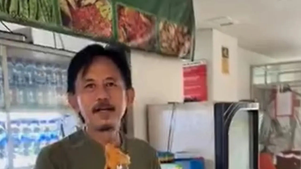 Potret Epy Kusnandar yang sedang berjualan (Instagram/karinaranau9 dan Instagram/epy_kusnandar_official)